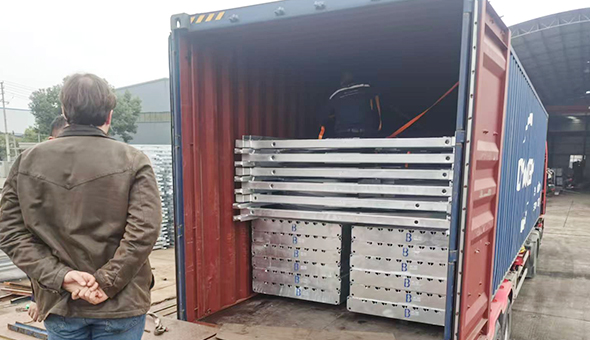 Visita al cliente e carico di container – Cile